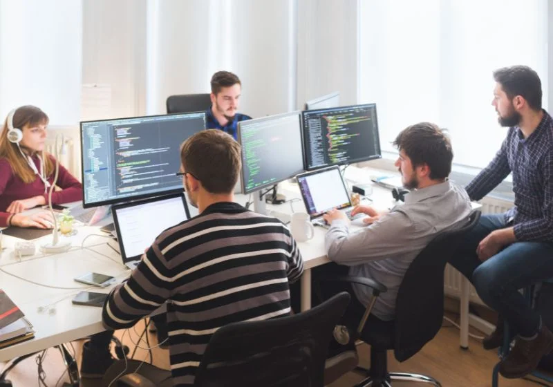 Hiring Dedicated developers Vs Inhouse Developers What is better - Esurgent